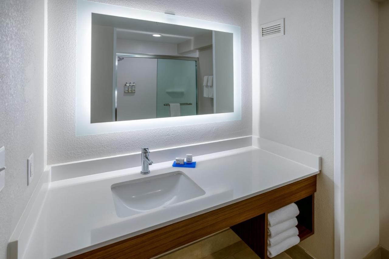 Holiday Inn Express Hotel & Suites Salisbury - Delmar By Ihg Dış mekan fotoğraf