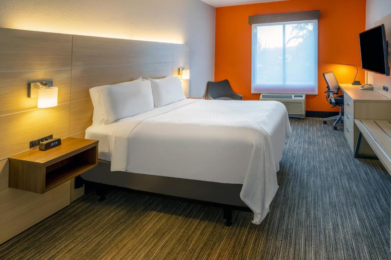 Holiday Inn Express Hotel & Suites Salisbury - Delmar By Ihg Dış mekan fotoğraf